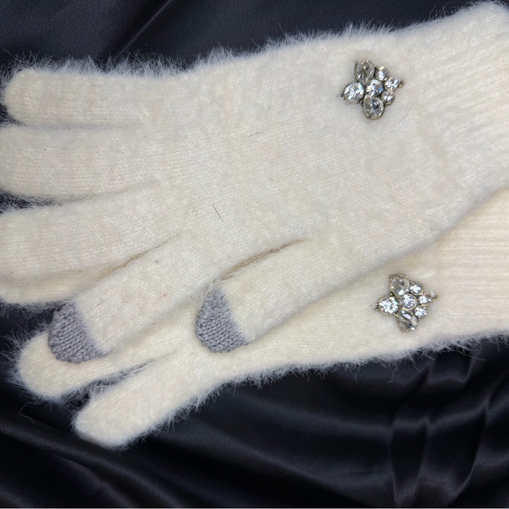 Luxurious White Wool Gloves with Crystal Embellishments
